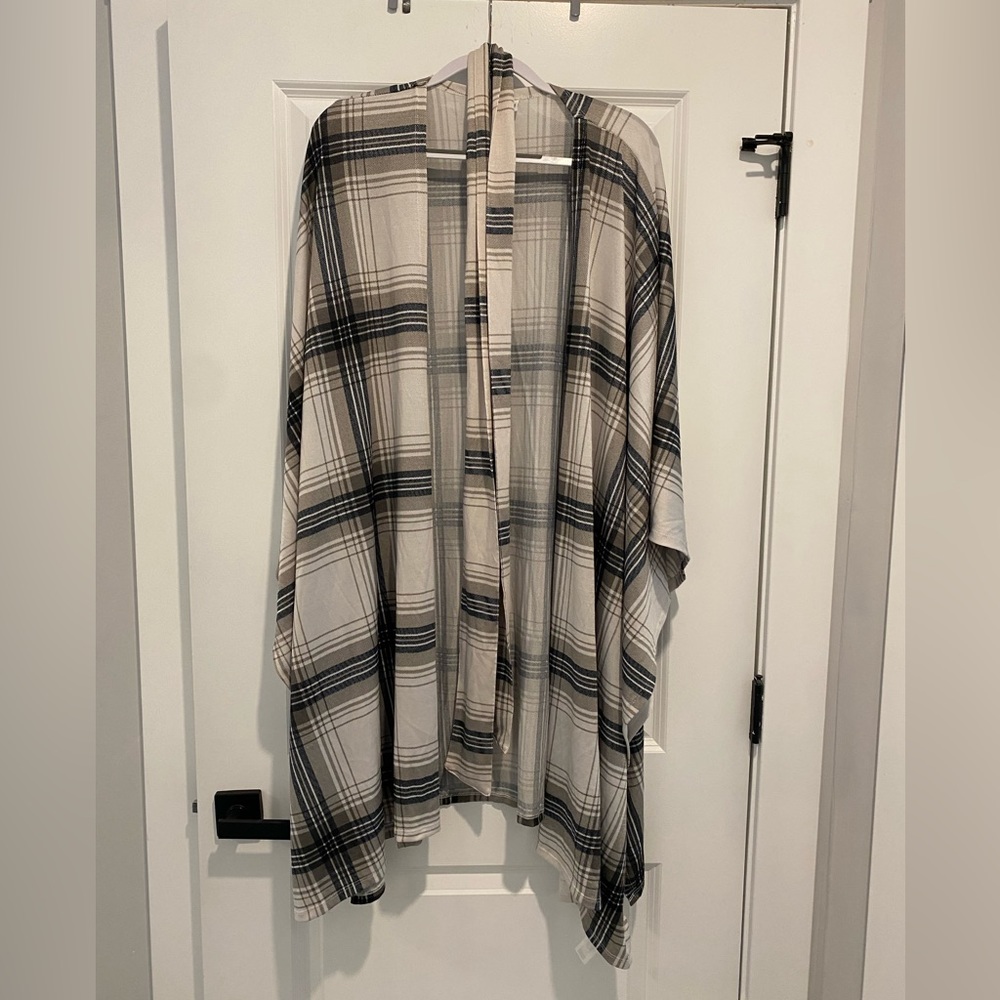 NWT Plaid Kaftan Shawl Savannah L/XL